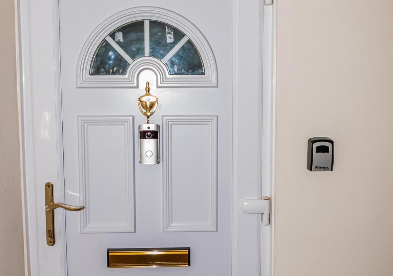 2 Bed Apartment-5 Guests - Business-Relocation-Parking - The Brighton Short Stay & Serviced Apartments Exteriér fotografie