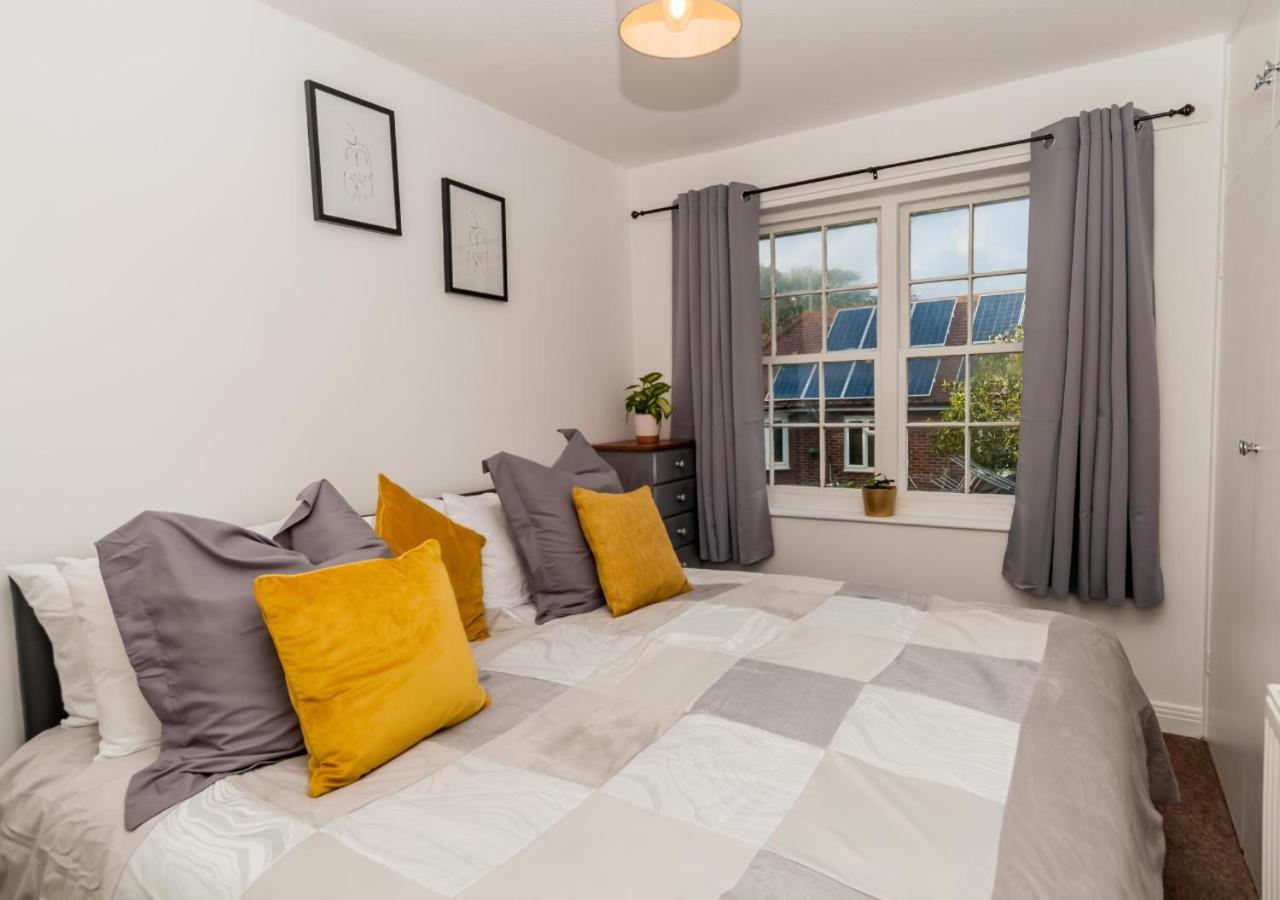2 Bed Apartment-5 Guests - Business-Relocation-Parking - The Brighton Short Stay & Serviced Apartments Exteriér fotografie